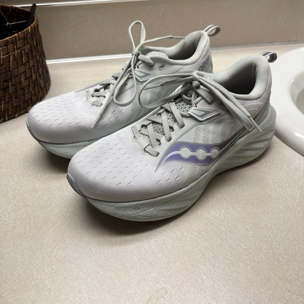 Saucony Triumph 22 running shoes